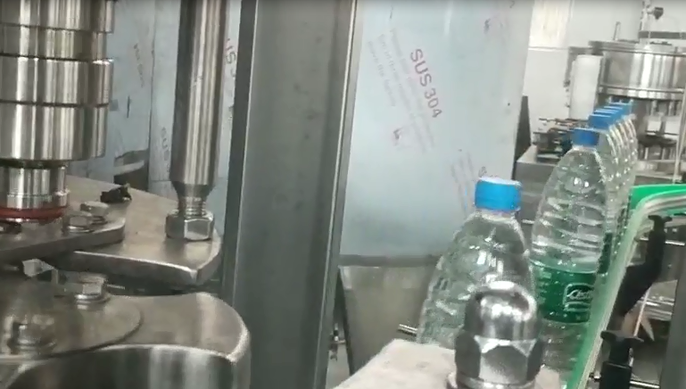 8-8-3小瓶水灌装机